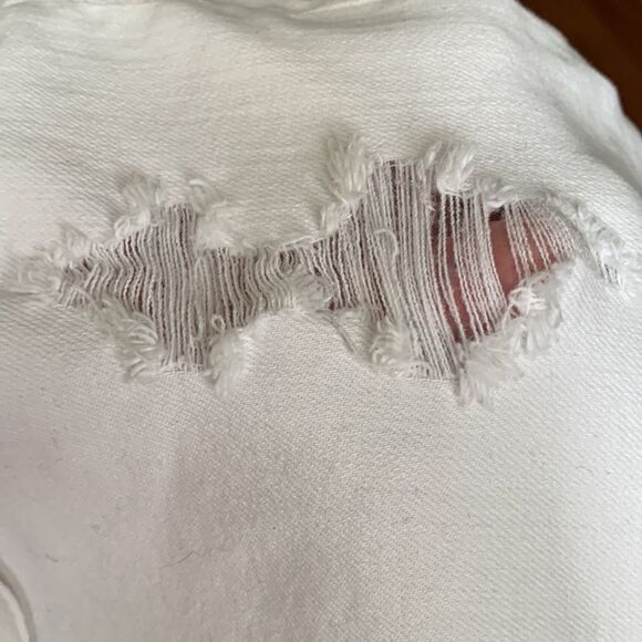 Universal Thread size 2 white distressed shorts - Picture 5 of 9